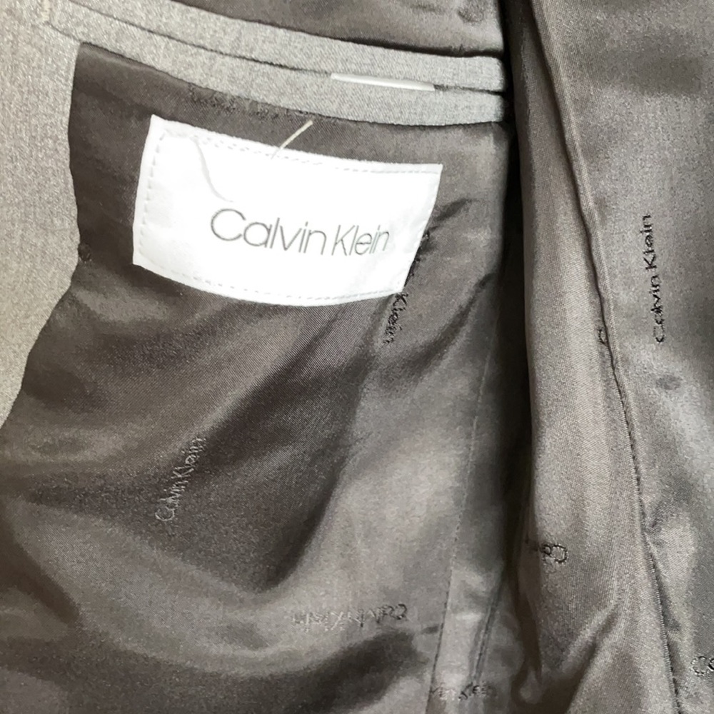 Calvin Klein - Picture 3 of 3